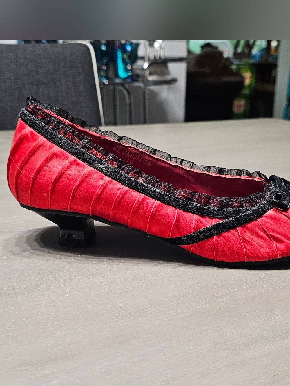 GoMax Keemun-16 Red Satin Kitten Heels - Size 10 - Picture 5 of 9
